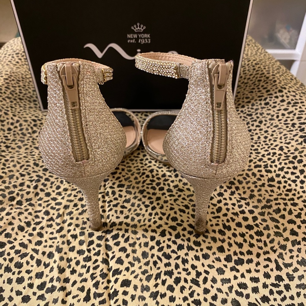 👰‍♀️Nina Vierra Platinum Heels & Matching Purse - Picture 3 of 6